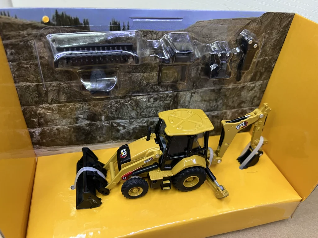 DM 1:64 CAT 420 XE Caterpillar Backhoe Loader Alloy Engineering Model 85765