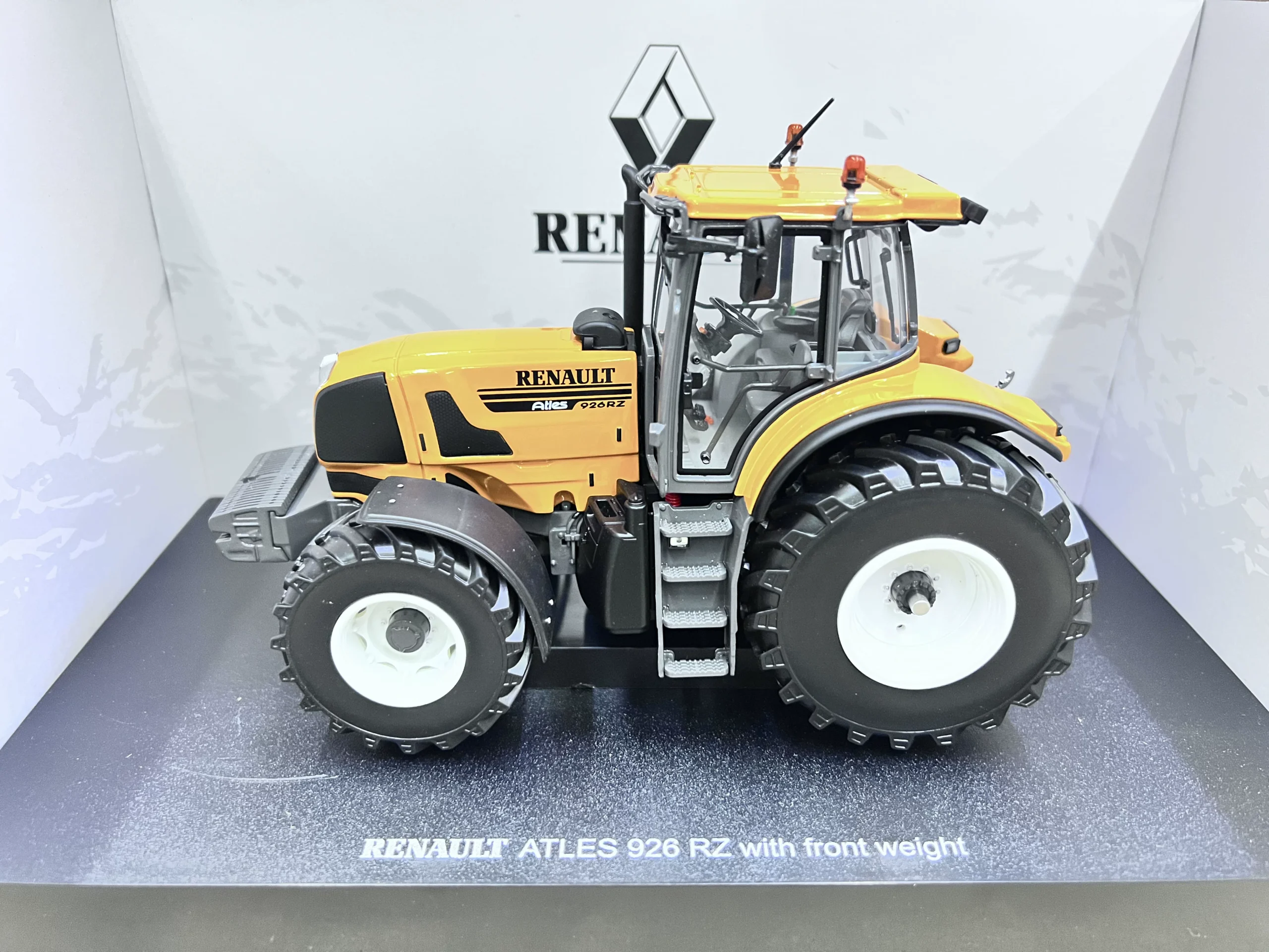 UH6827 1:32 Renault Altes 926 RZ Reynolds Tractor Agricultural Vehicle Alloy Agricultural Machine Model - 图片 3