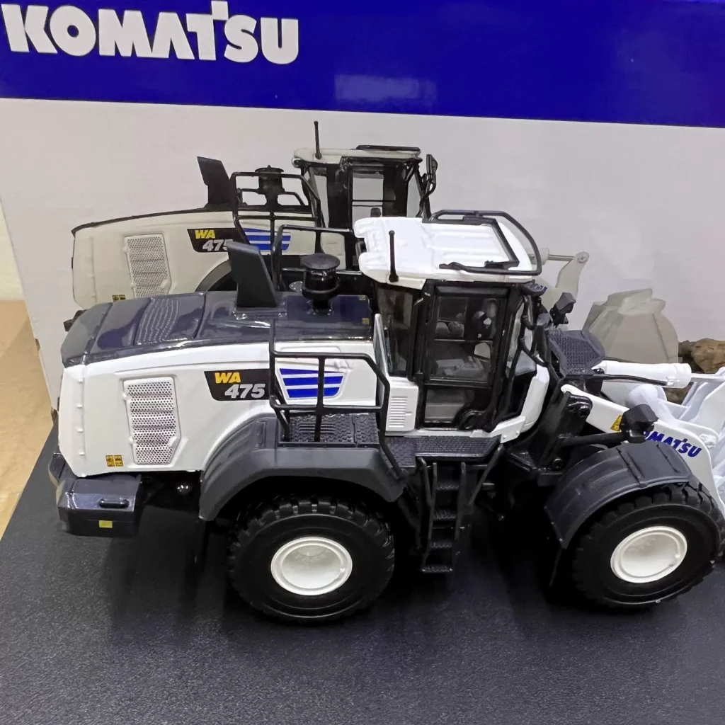 UH 1:50 Komatsu WA475-10 Small Pinewheel Loader Alloy Engineering Vehicle Model White 8182