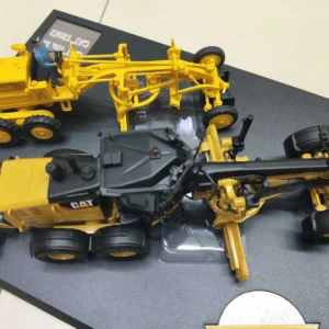 DM 1:50 CAT 12 & 12M3 Caterpillar self-propelled grader set alloy engineering model 85560
