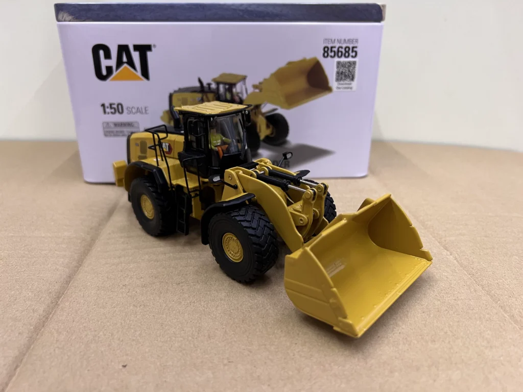 DM 1:50 CAT 982 XE Caterpillar Wheel Loader Alloy Construction Truck Forklift Model 85685