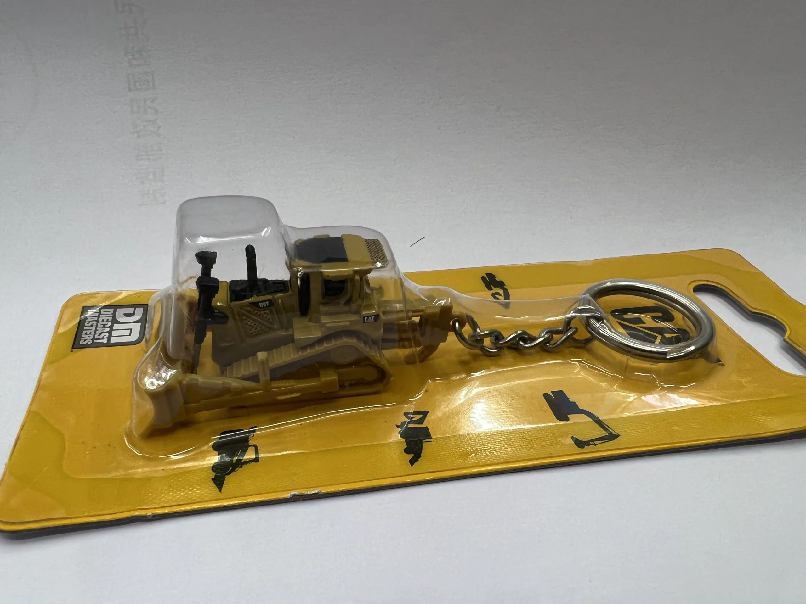 DM CAT D8T Key Ring Caterpillar Bulldozer Construction Car Model Keychain Ornament 85984 - 图片 1