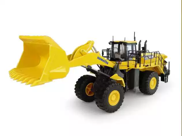 UH 8127 Komatsu WA600-8 Pine Wheel Loader Forklift Alloy Engineering Vehicle Model 1:50