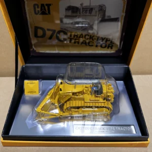 DM 1:50 CAT D7C Caterpillar Track Bulldozer Alloy Construction Vehicle Forklift Model 85577