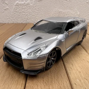 1:32 Scale 2009 Gtr Car Alloy Model Decoration R35 Sports Car Scene Decoration Collection Gift - 图片 1