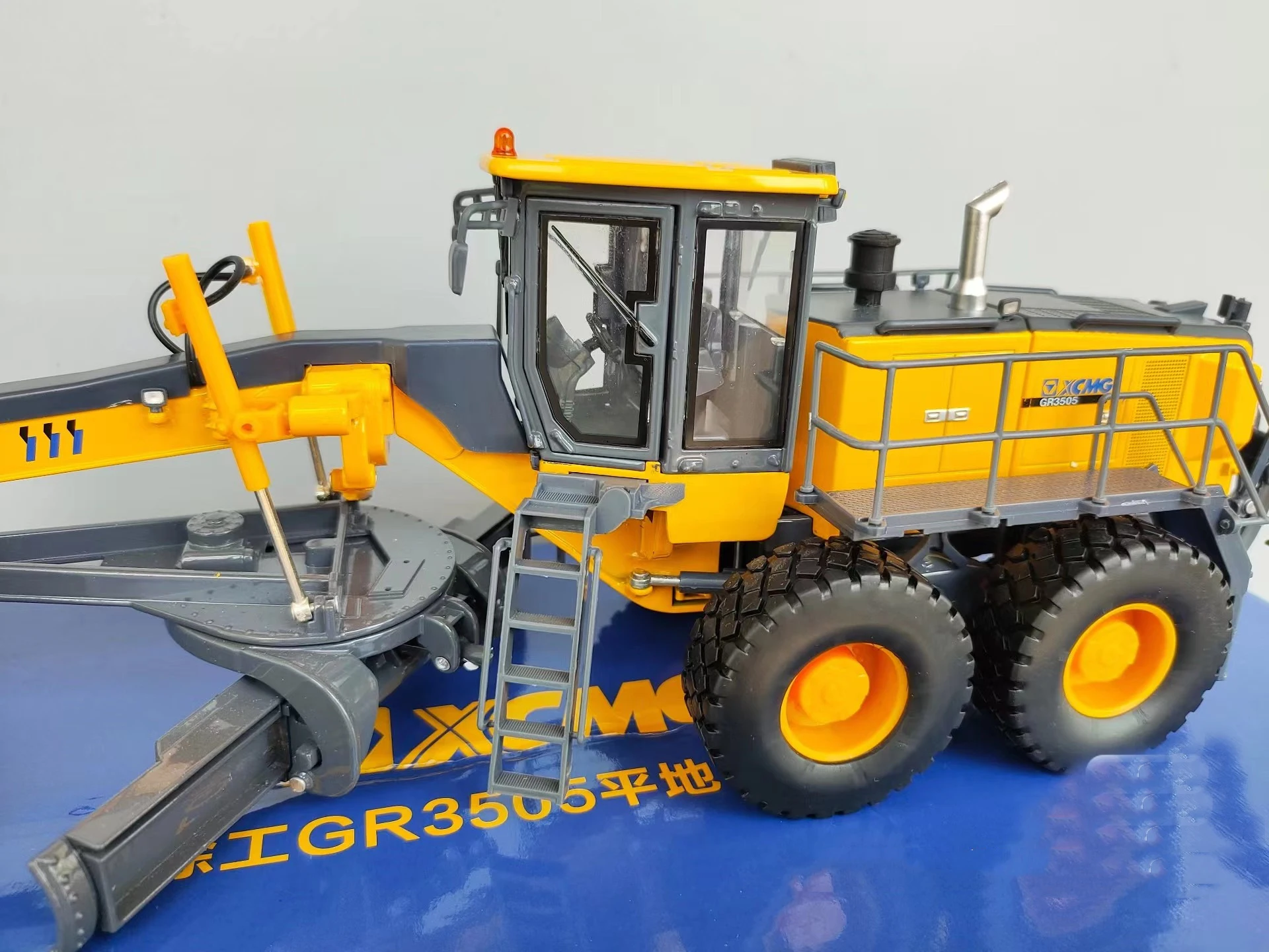 1:35 Scale XCMG GR3505 Motor Grader Engineer Machinery Model DieCast Toy gift Decoration - 图片 3