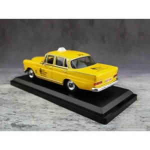 Diecast 1:43 200D TAXI Yellow Classic Alloy Car Model Finished Souvenirs Collection Gift Decoration Alloy Model - 图片 2
