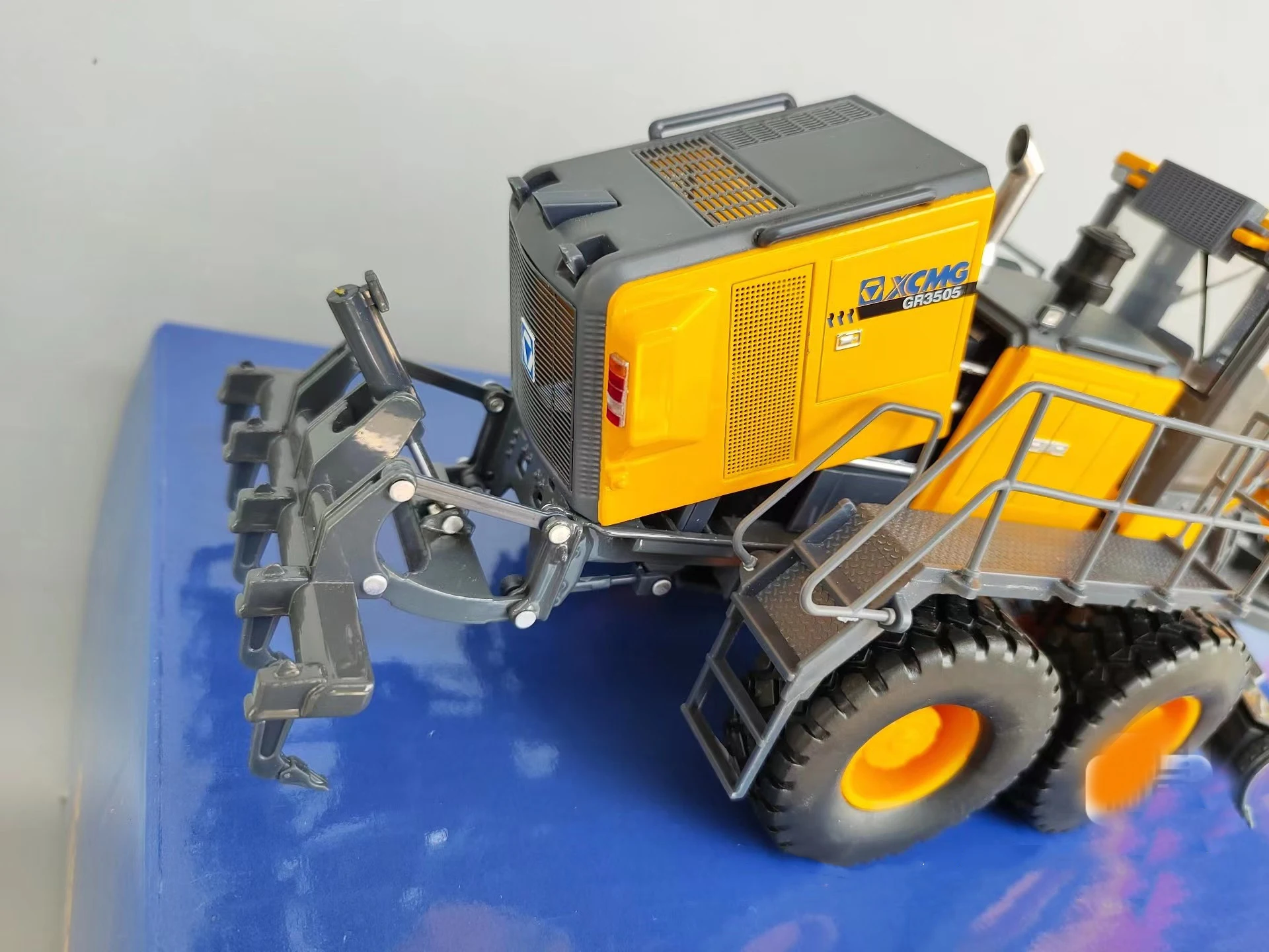 1:35 Scale XCMG GR3505 Motor Grader Engineer Machinery Model DieCast Toy gift Decoration - 图片 2