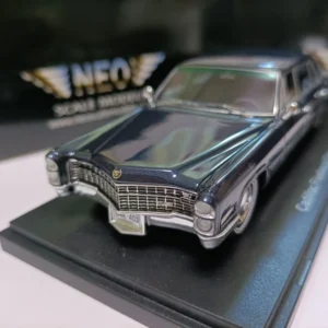 Diecast 1/43 1966 Cadillac Fleetwood 75 Sedan Vintage Car Simulation Resin Car Model Retro Collection Gift
