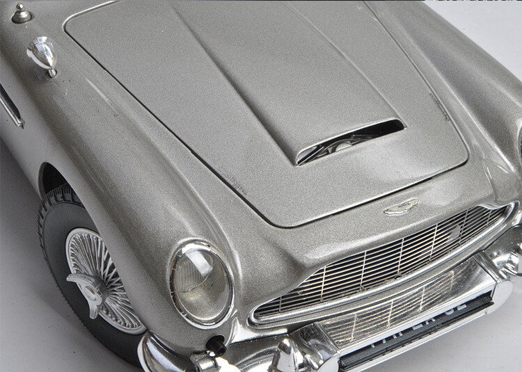 Hot Wheels 1:18 Model Collection Aston Martin DB5 007 GOLDFINGER JAMES BOND
